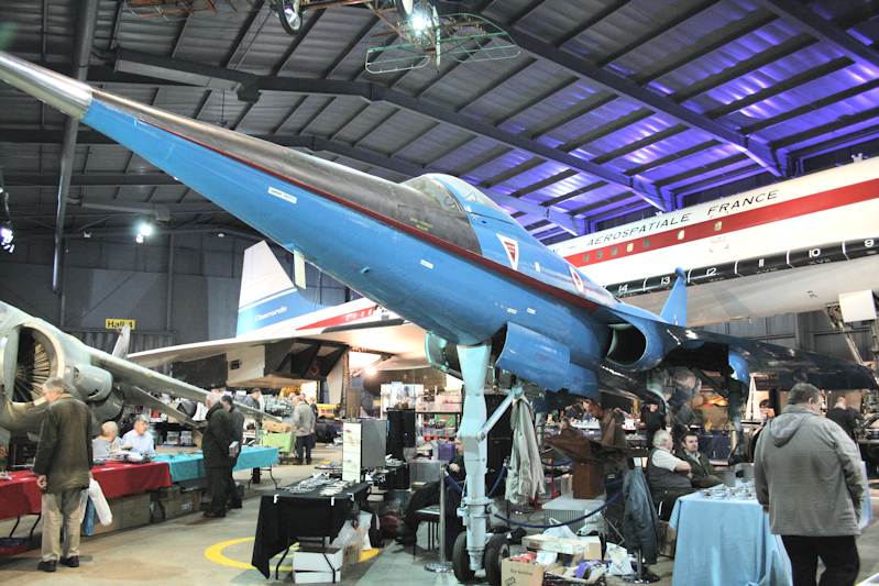 http://www.flankers-site.co.uk/misc_pics/fairey fd2_04.jpg